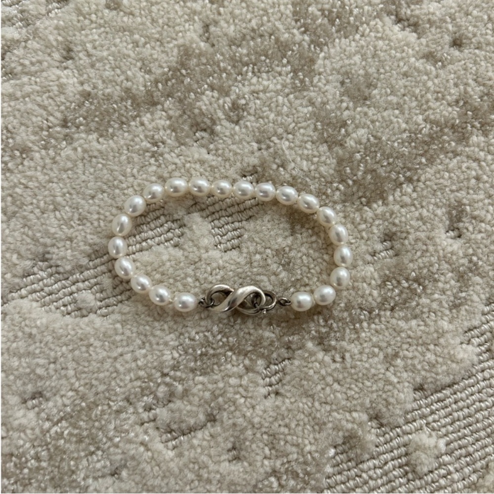 Classic White Beaded Bracelet with Intricate Centerpiece